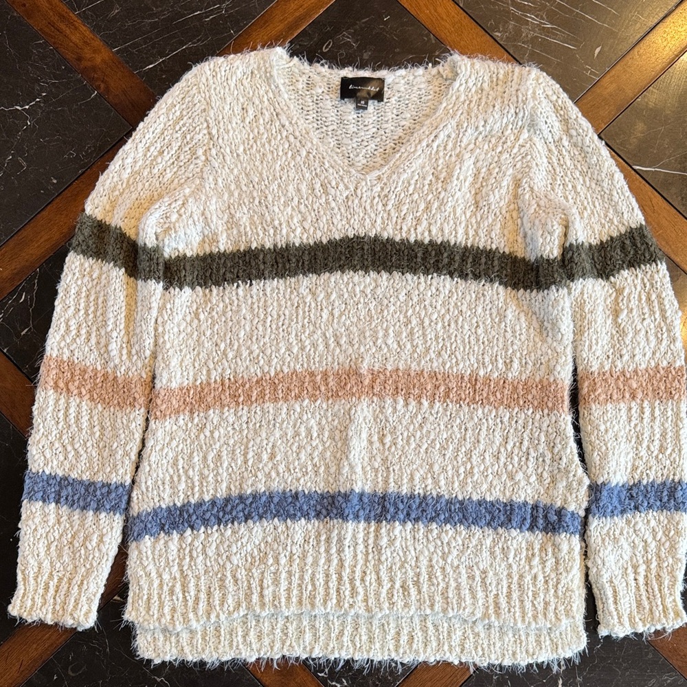Line & Dot V-Neck Sweater with Stripes